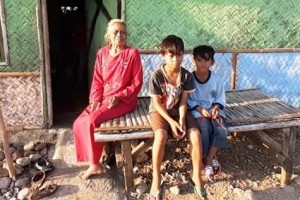 Memprihatinkan! Nenek Suwati Urus 5 Cucu